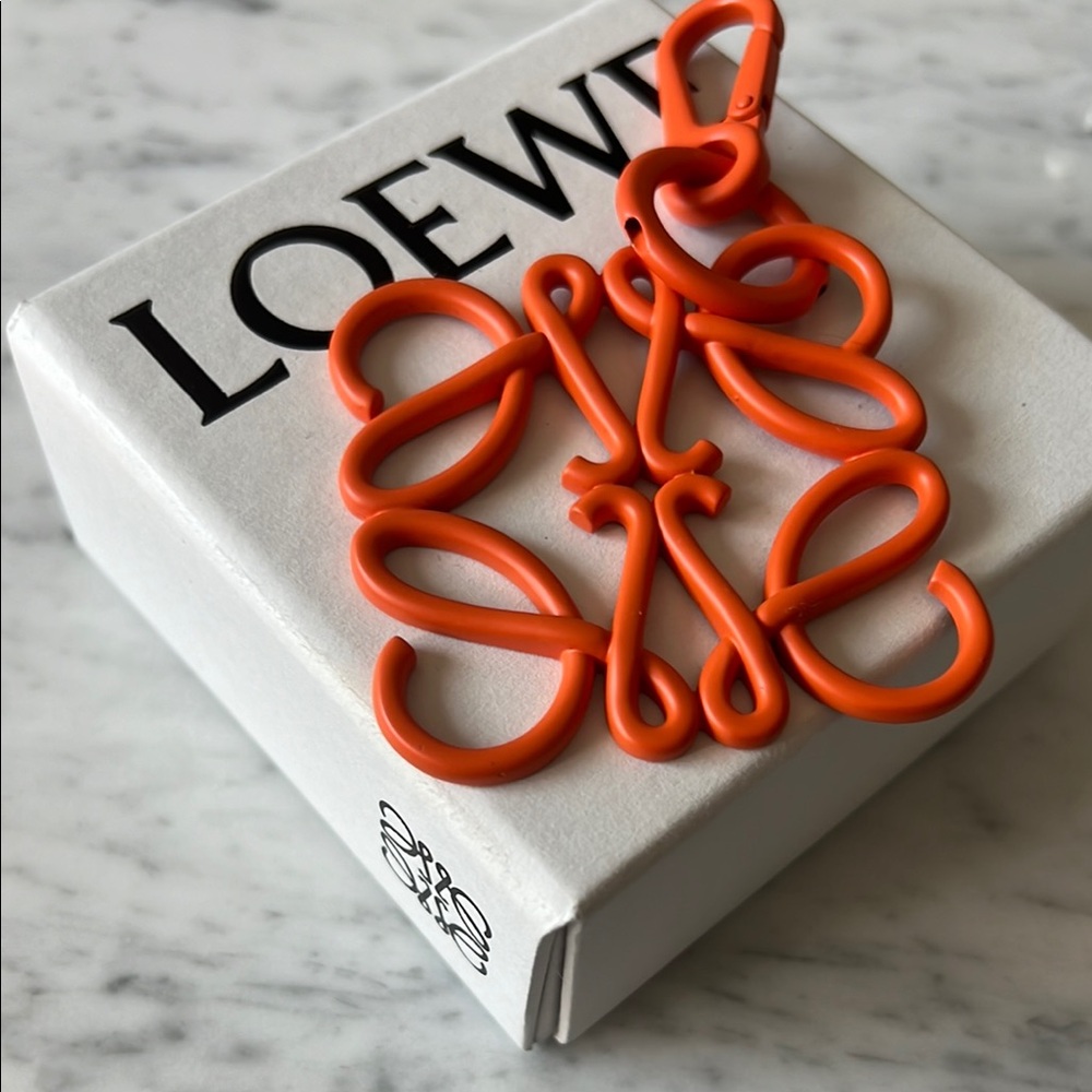 Loewe Vibrant Orange Keychain NWT - Picture 3 of 10